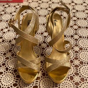 FIONI Clothing Gold Strappy Heels